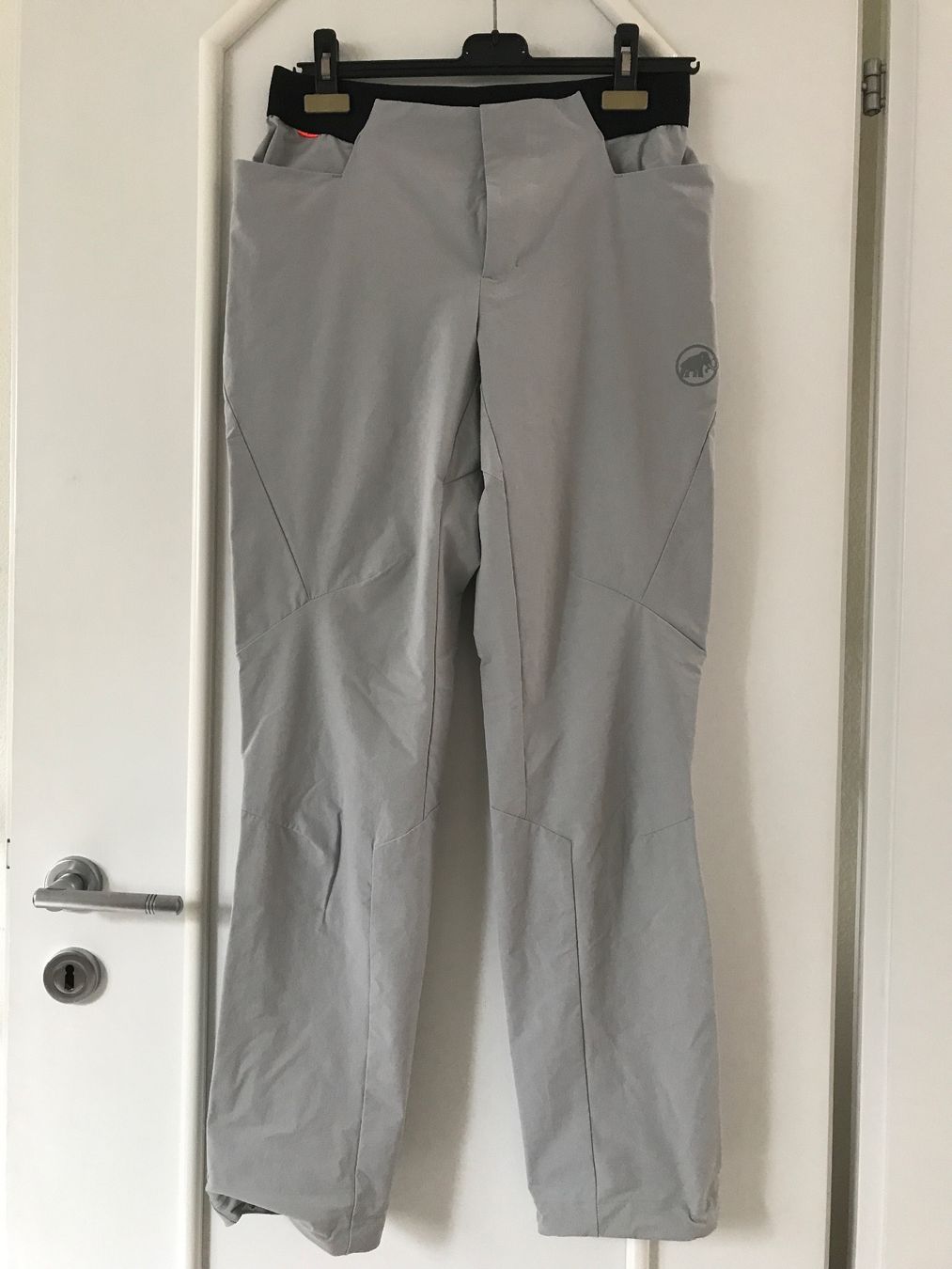 Mammut Pantaloni: MAMMUT Hose in Hellgrau EU38 – Usato da Glattfelden venduto da Danshari