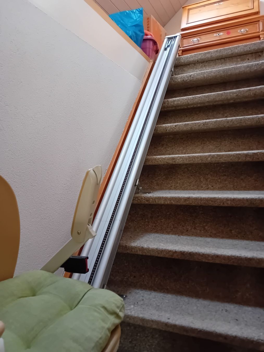 Scale: Treppenlift ACORN Superglide 130 – Usato da Gächlingen venduto da Forstag 2