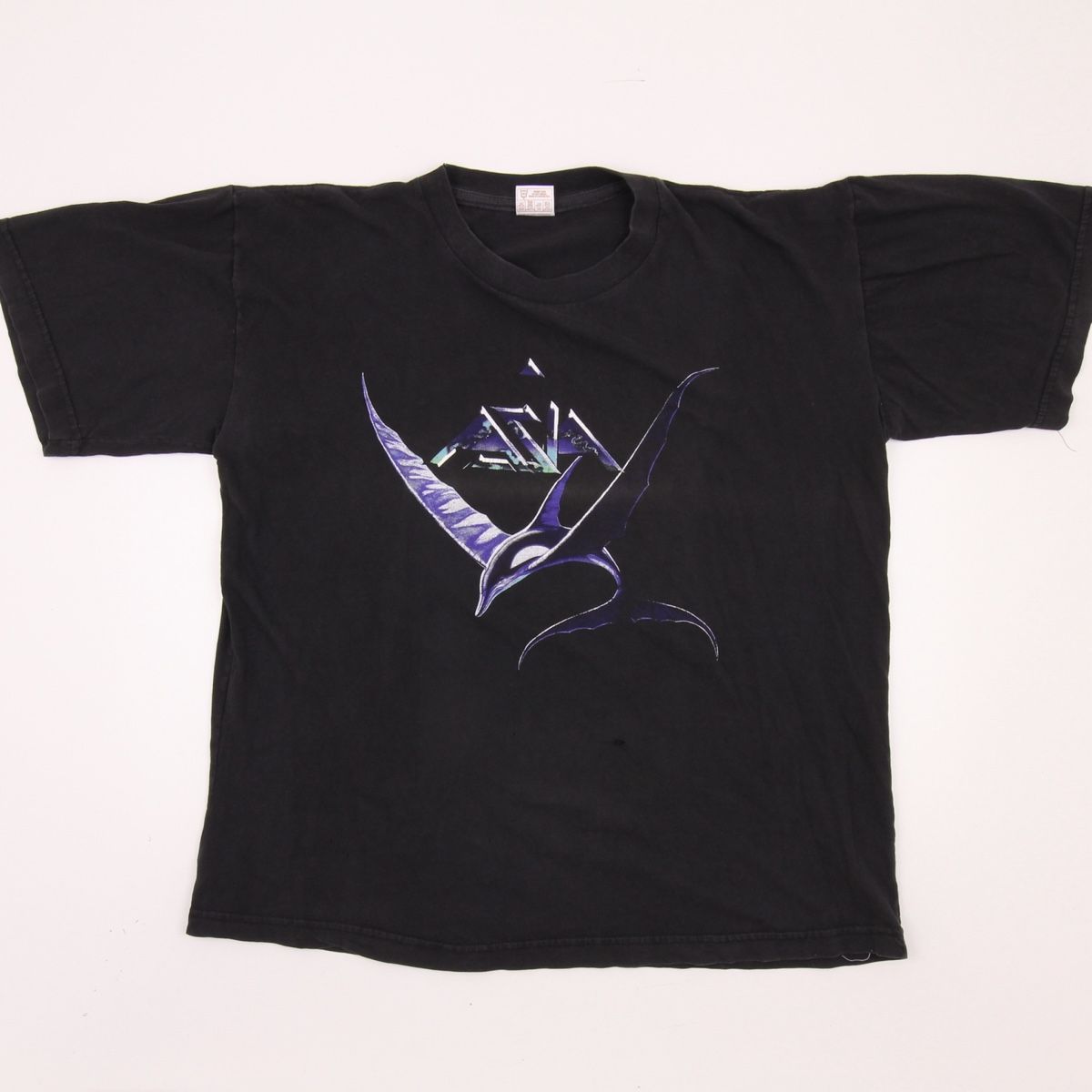 T-shirt: Vintage Asia Shirt – Usato da Bern venduto da Padeeeh