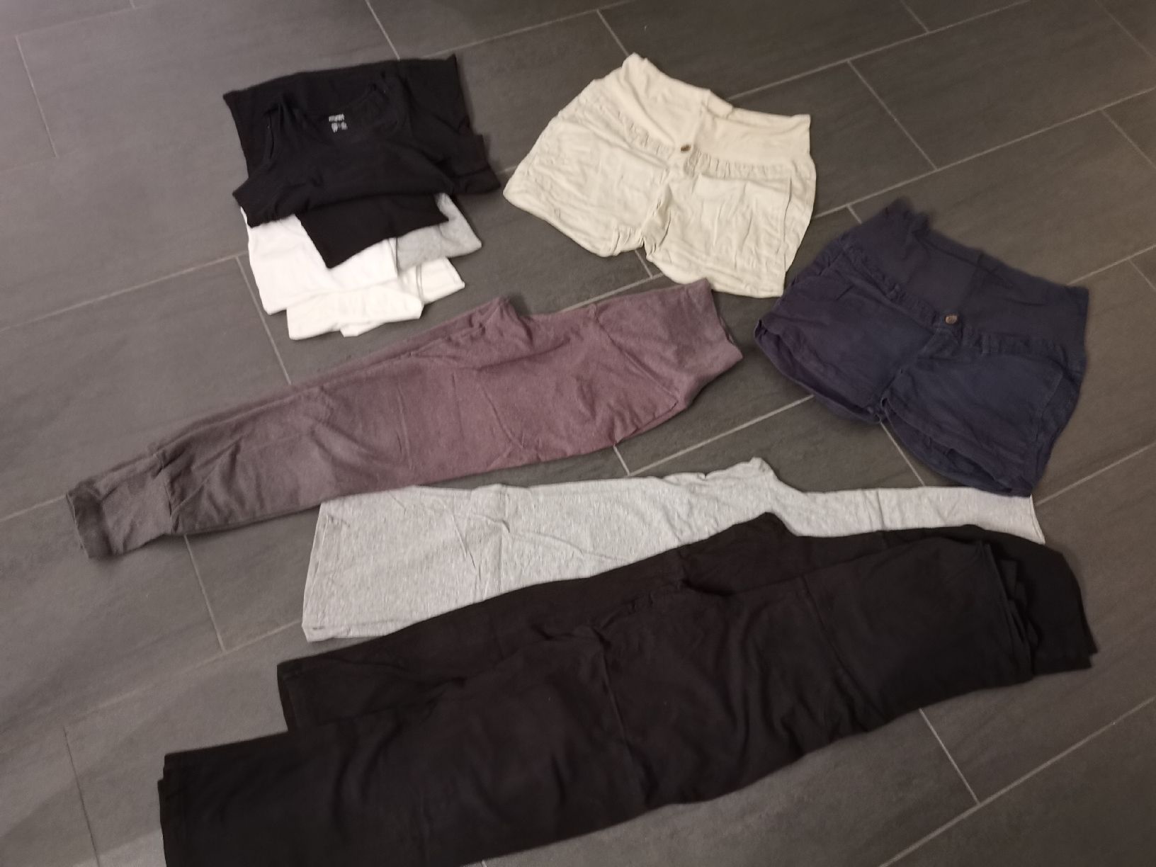 Lotti di vestiti: Umstandsmode Paket – Usato da Matzendorf venduto da hauli2