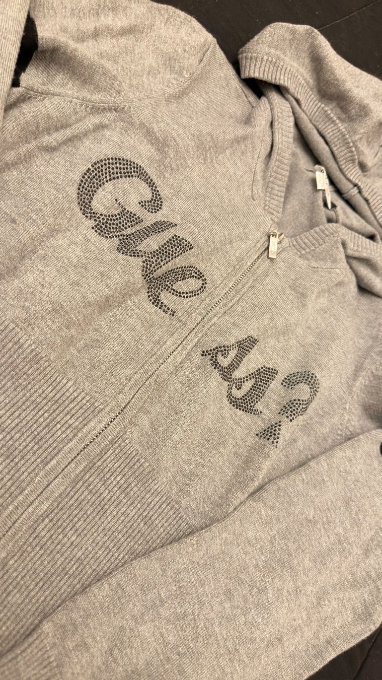 Guess Vestes: • GUESS Sweatjacke • – D'occasion à Basel par mendoza13 2