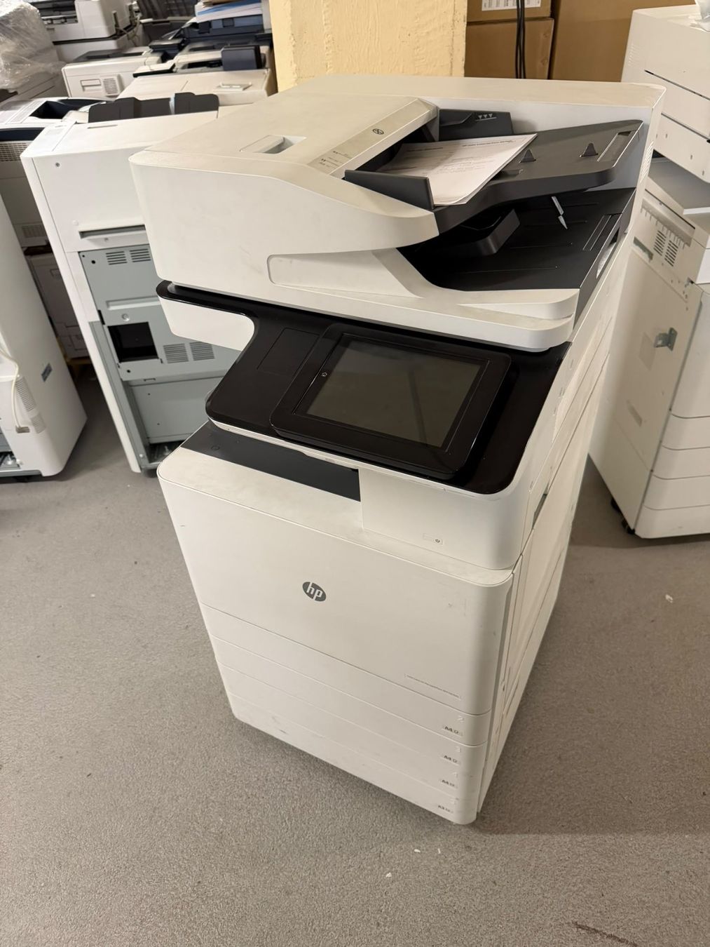 Hewlett Packard Stampanti: HP Color LaserJet Flow E87640 –A3 Farb-Multifunktionsdrucker – Usato da Dottikon venduto da refurbished-IT 1