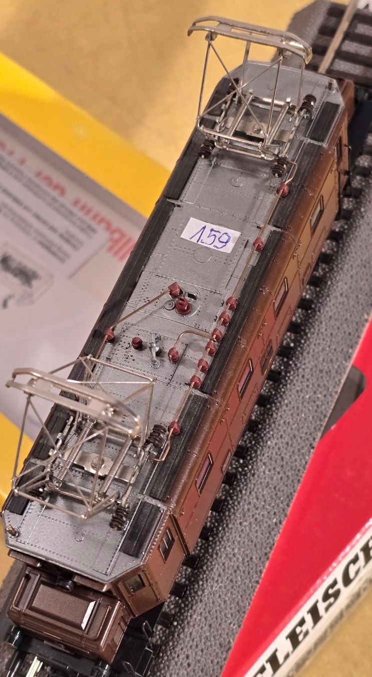 Fleischmann Modelleisenbahnen: FLEISCHMANN - 4345 - SBB - Ae 3/6' - 10654 - braun - digital – Neu (gemäss Beschreibung) aus Biel/Bienne von Fischhene 3