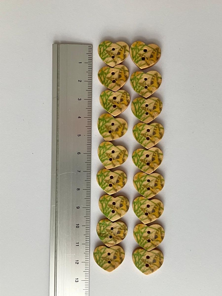Bottoni: 18 Holzknöpfe gemustert – Usato da Balsthal venduto da Diviko