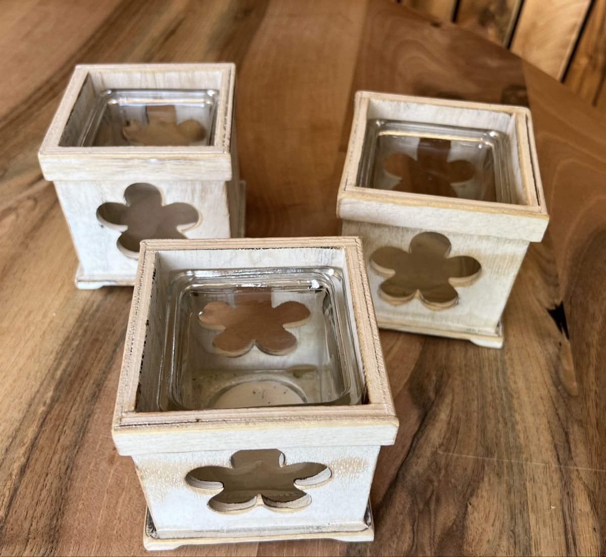 Tutte le decorazioni: 3 Windlichter Holz mit Blume weiss Shabby Chic – Usato da Derendingen venduto da Laubfleckerli 4