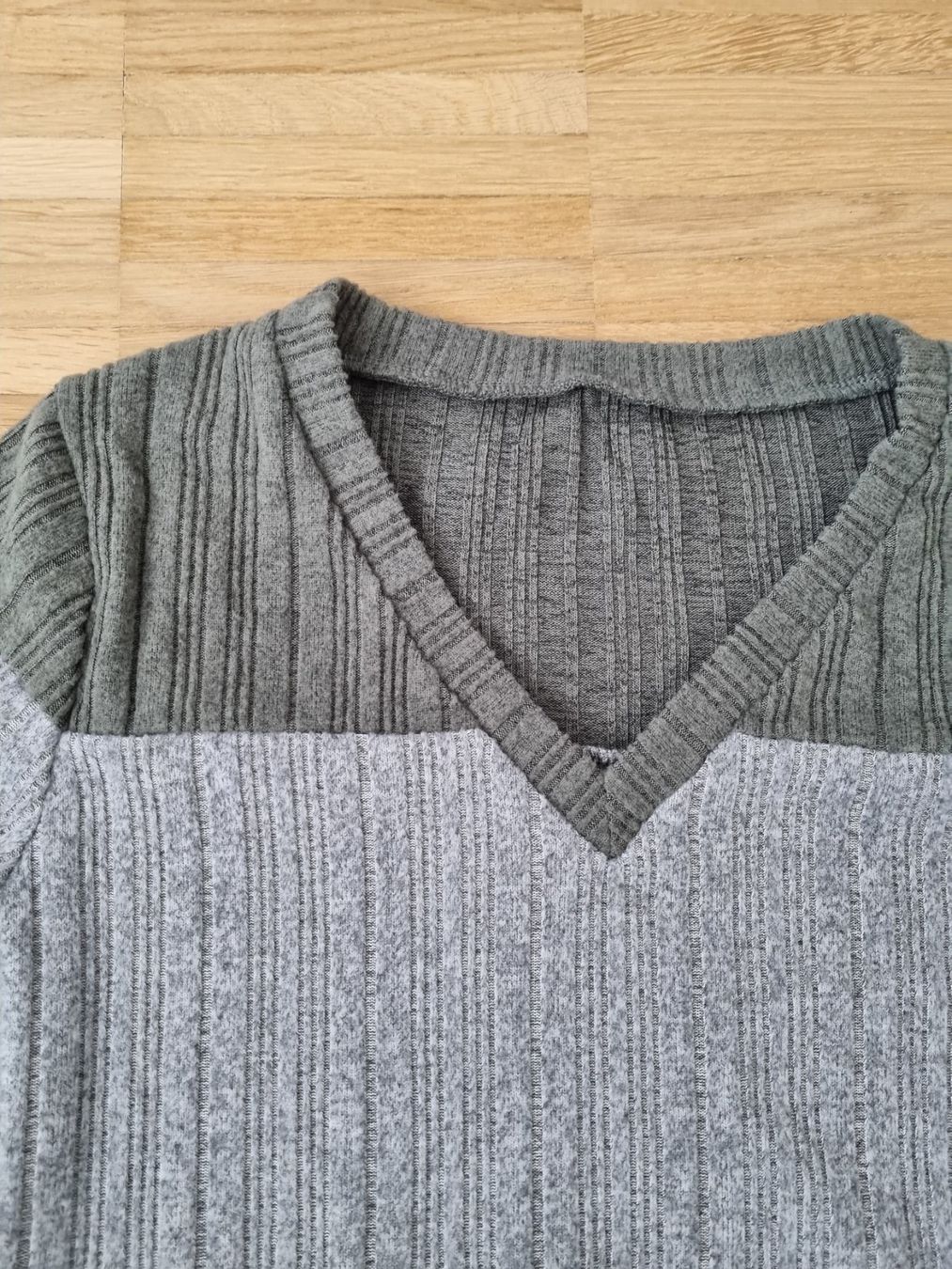 Maglioni & Felpe: V Ausschnitt Pullover Gr. 38/M – Nuovo (secondo la descrizione) da Zofingen venduto da Felpa 3