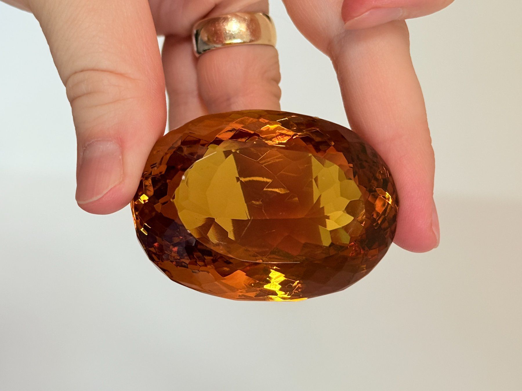 Minerali & Pietre curative: 461.45 Ct Certified Oval Cut Loose Gem – Nuovo e nell'imballaggio originale da Genève venduto da AWWA 7