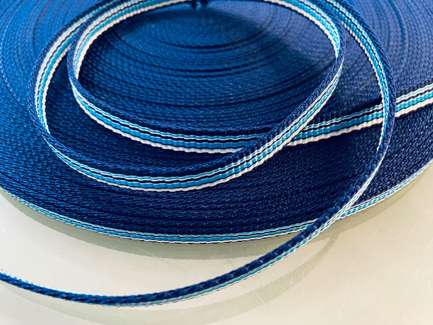 Altro in  Abbigliamento & Accessori: Bandoulière 10 mm - bleu avec rayures – Nuovo (secondo la descrizione) da Lausanne venduto da maintenant 1