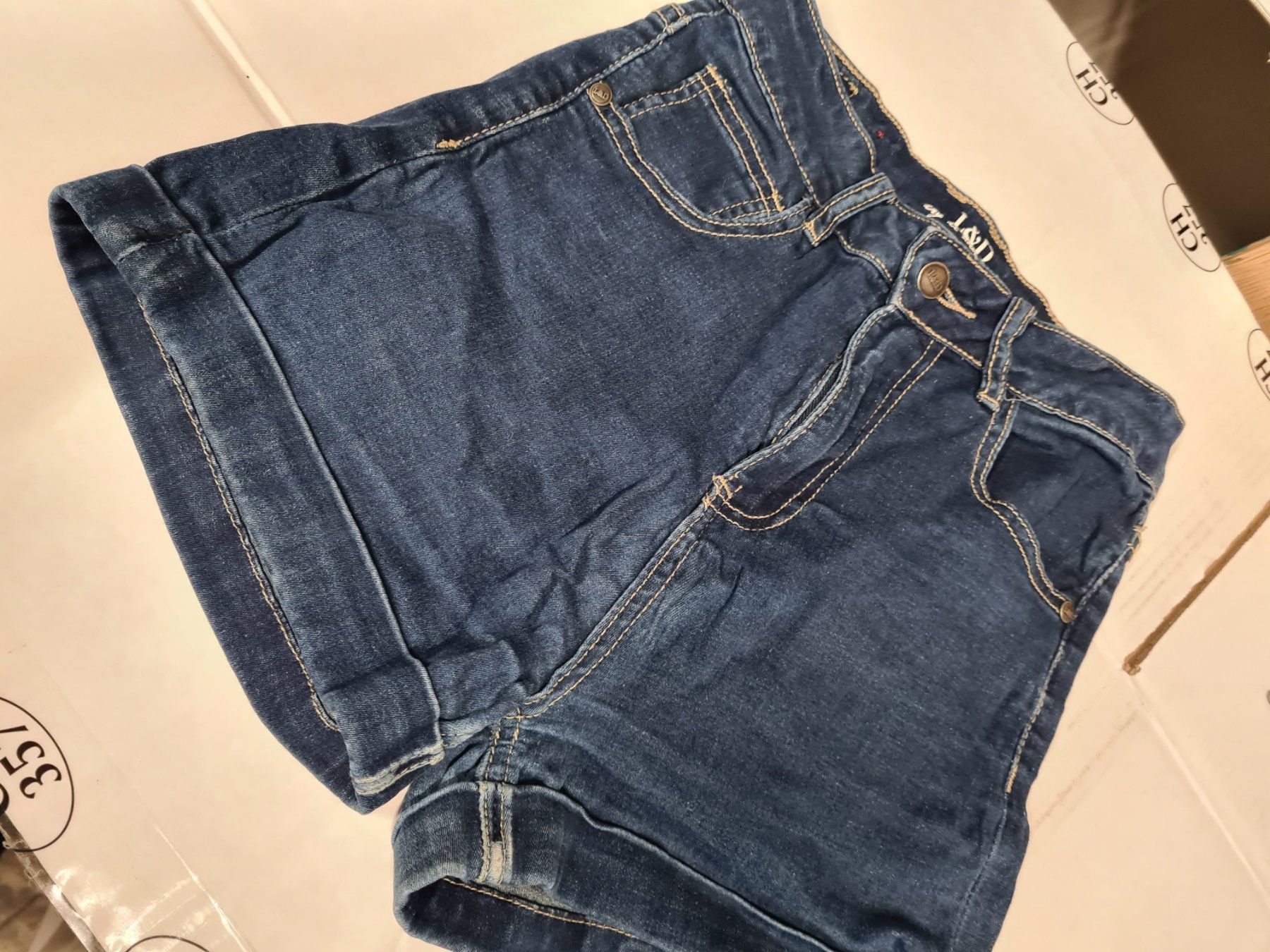 Pantaloni: Jeans Shorts ca.Gr.XS stretch – Usato da Amriswil venduto da used2use 1
