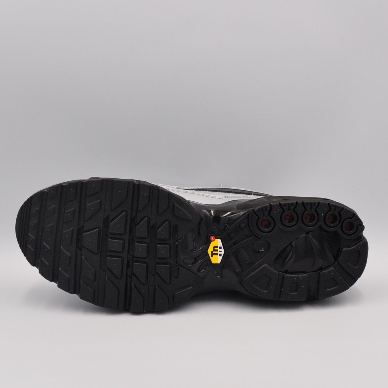 Nike Scarpe da uomo: Nike Air Max Plus TN Tiempo Silver 42 – Nuovo e nell'imballaggio originale da Bern venduto da SneakerheavenLT 4