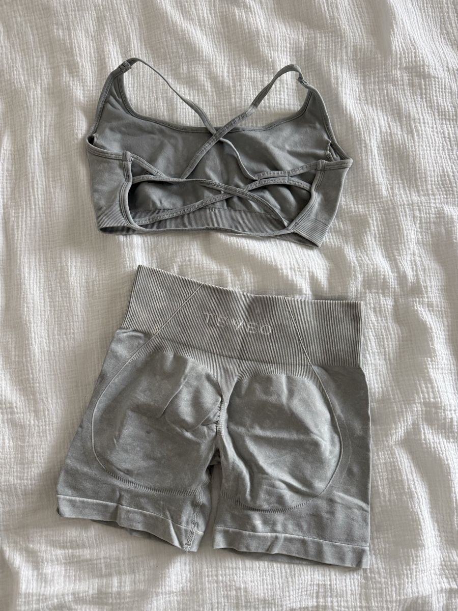 Lots de vêtements: teveo set grau – D'occasion à Altikon par borchardt.sara 1