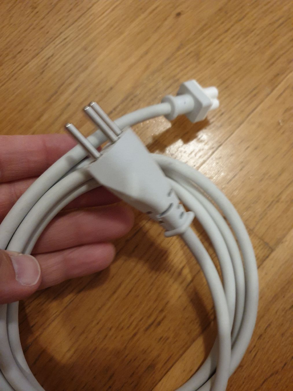 Apple Cavi: Apple Stromkabel 006 – Usato da Ittigen venduto da Ziok187 1