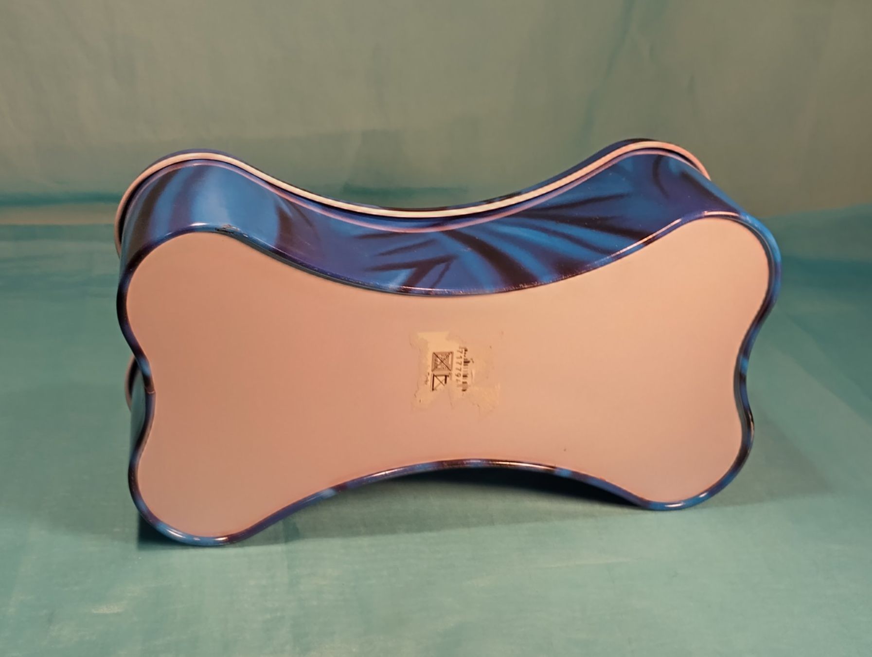 Autres décorations & accessoires: Blechbüchse, Knochenform, mit Hund – D'occasion à Bellach par JingleCherry 2