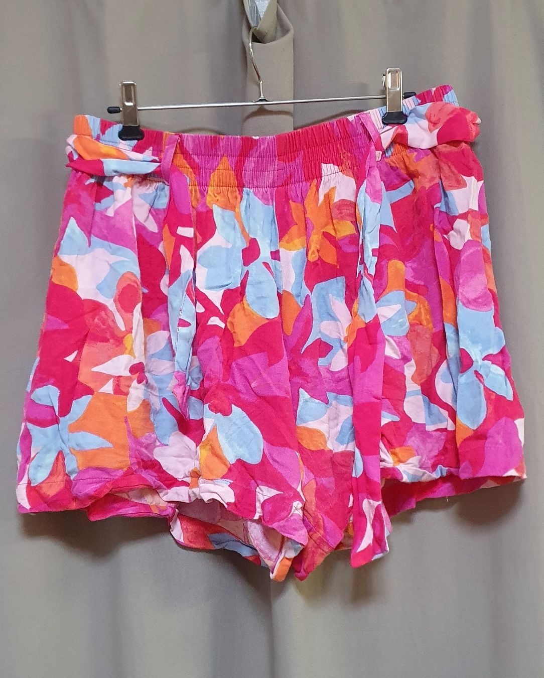 Promod Pantaloni: Short en tissus coloré – Usato da Echallens venduto da Echo_ed6 1