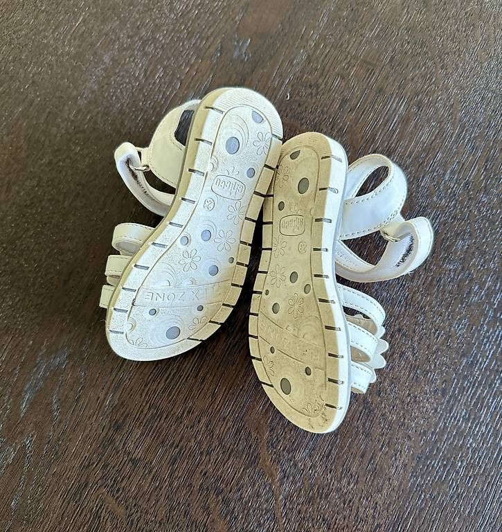 Scarpe per ragazze: Sandalen, Grösse 23 – Usato da Bottighofen venduto da Verkauf_TG 2