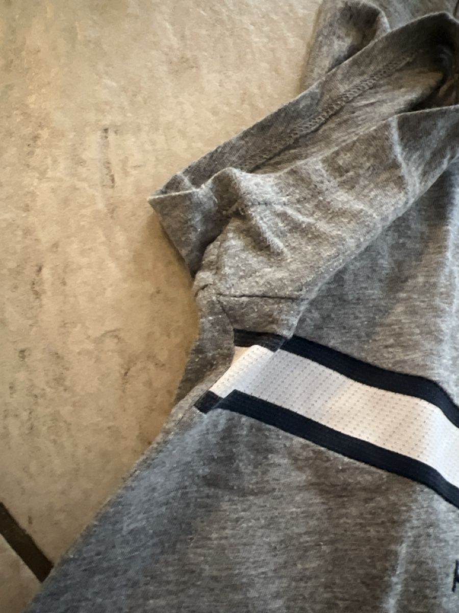 Tommy Hilfiger T-shirt: Tommy Hilfiger shirt grau – Usato da Oberengstringen venduto da pri_c8jk 2