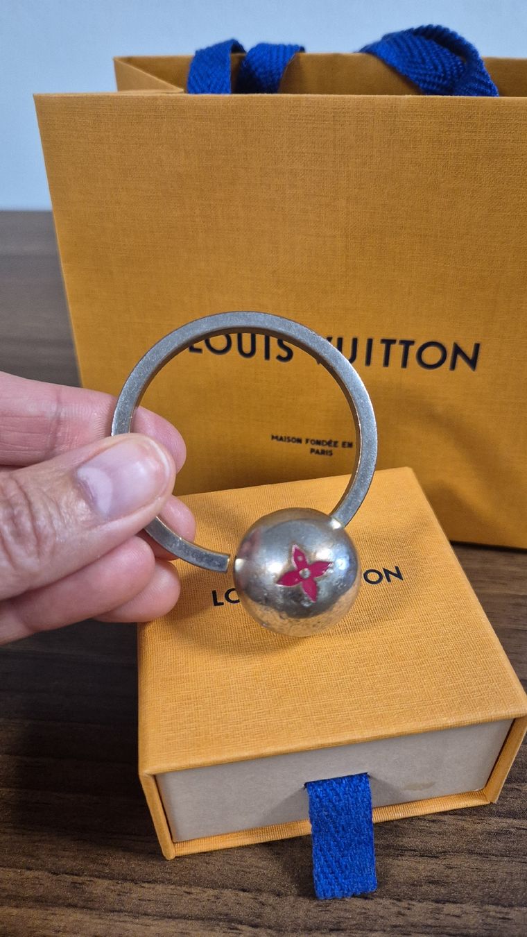 Louis Vuitton Portachiavi: Louis Vuitton Schlüsselanhänger Sphere Key Ring – Usato da Oberentfelden venduto da Principessa75 2