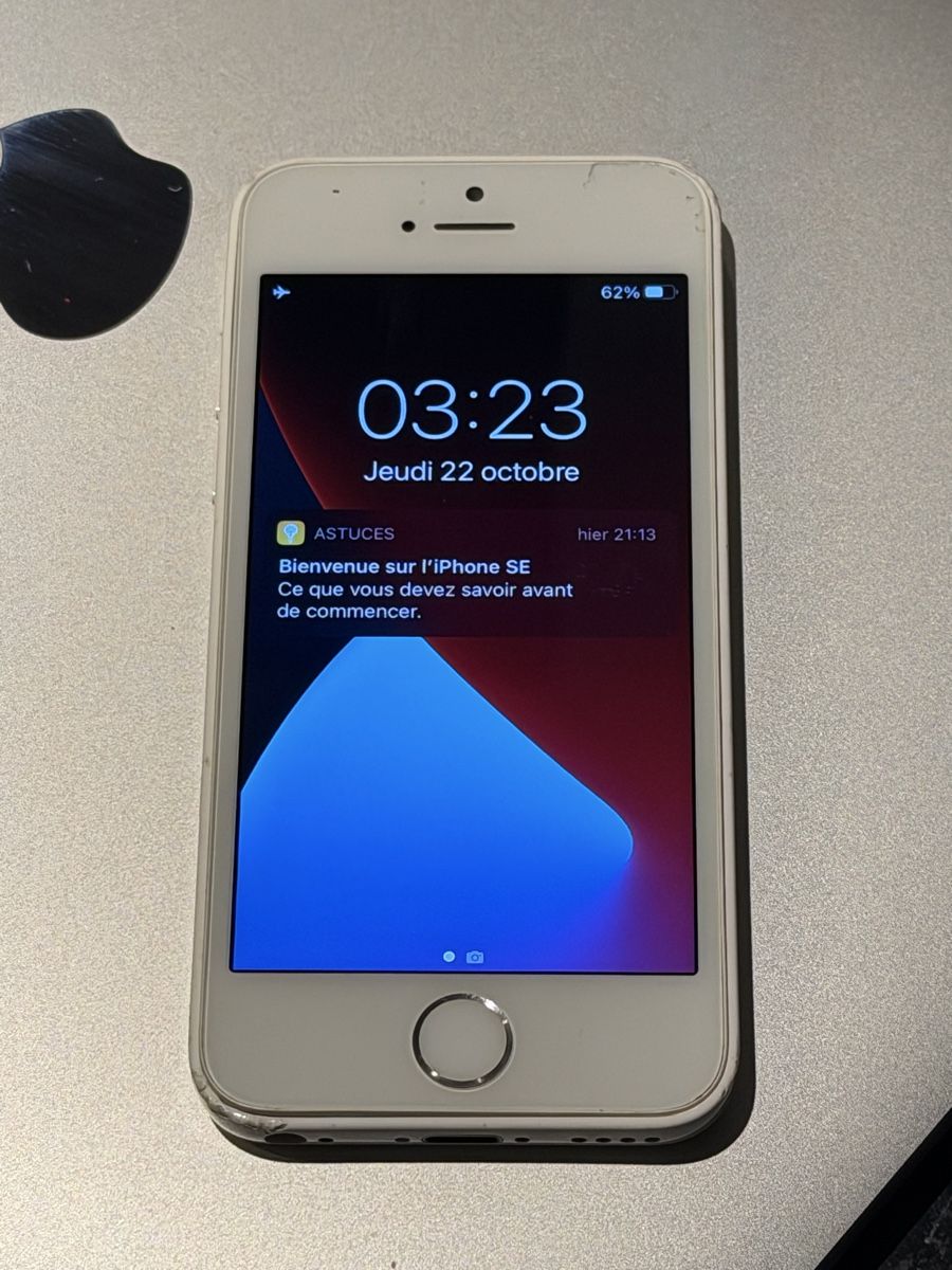 Apple Telefoni cellulari / Smartphones: iPhone SE Custom – Usato da Lausanne venduto da Planet_Faisceaux