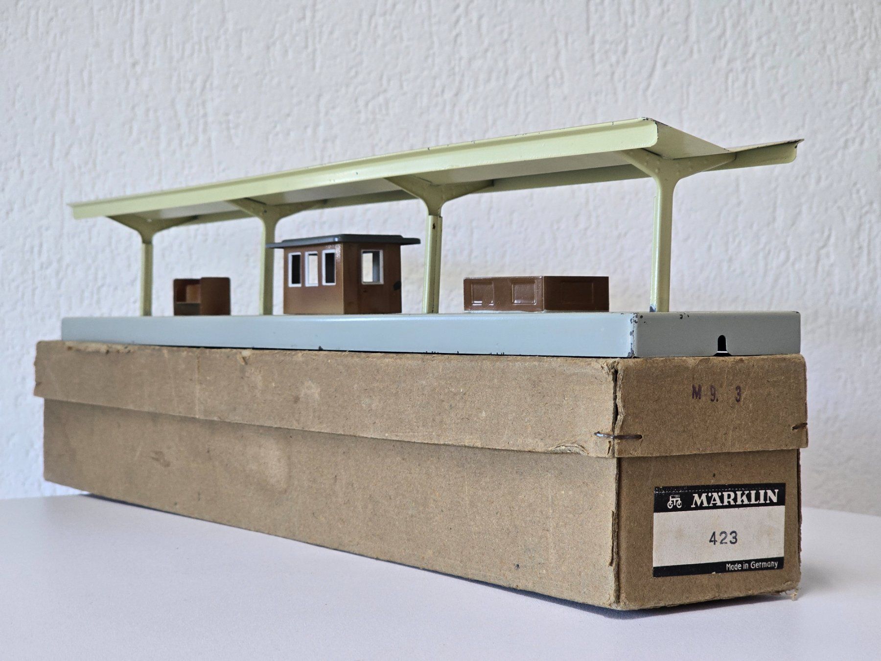 Märklin Modellini di ferrovie: Märklin, 423, 00, Perron, Bahnsteig, Blech, mit O.K. !!! – Usato da Kloten venduto da Nicola2
