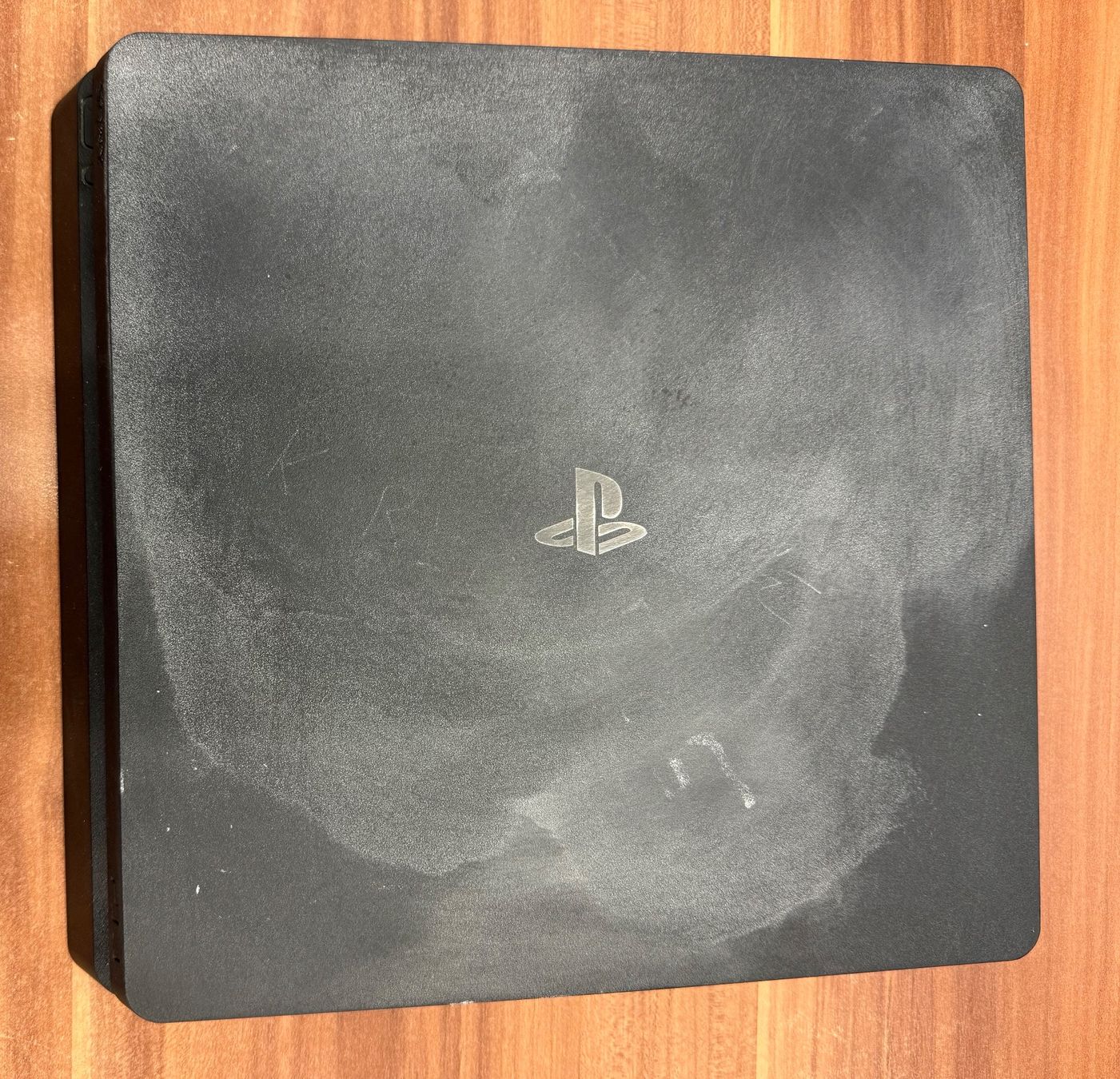 Sony Console: Sony PlayStation 4 Slim inkl. Controller und Kabel – Usato da Aristau venduto da EvoSwiss3D