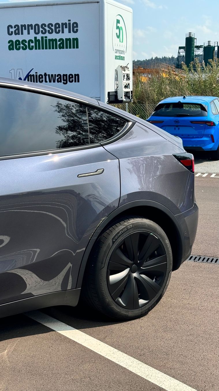 Tesla Autos: Tesla Model Y Grau guter Zustand – D'occasion à Bassersdorf par Jj090915 6