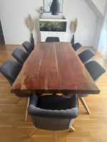 Massivholztisch inkl. 8 passende Drehstühle