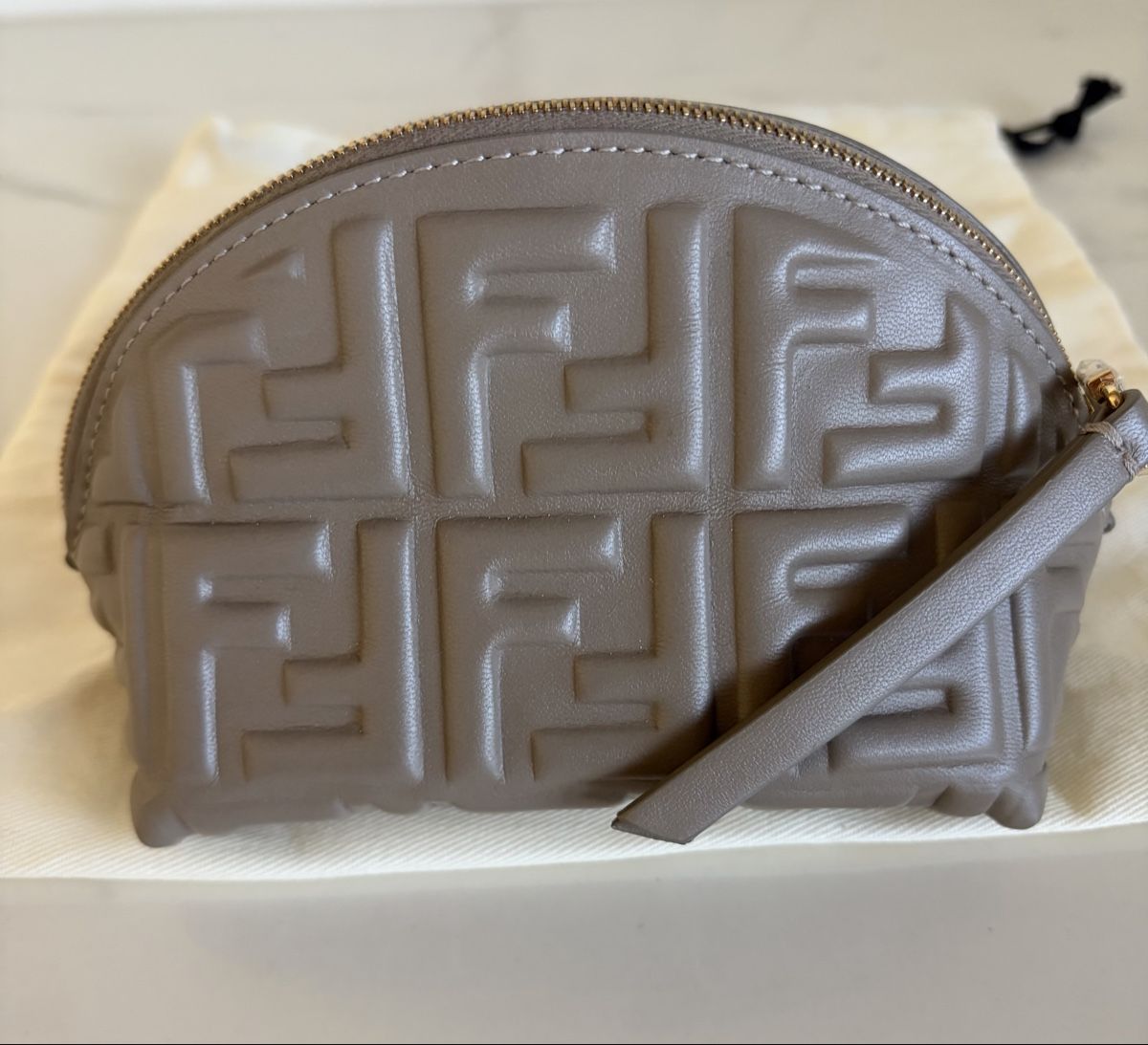 Fendi Custodie per cosmetici: Fendi Baguette toiletry small bag – Nuovo (secondo la descrizione) da Cologny venduto da sab_xh7v