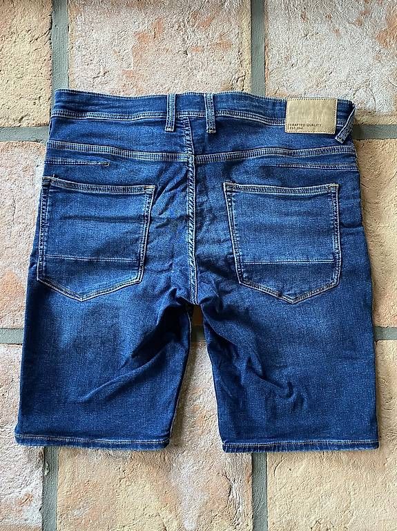 Pantaloni: Shorts Flex Grösse 33 Regular – Usato da Kilchberg ZH venduto da ogi.cengel 1