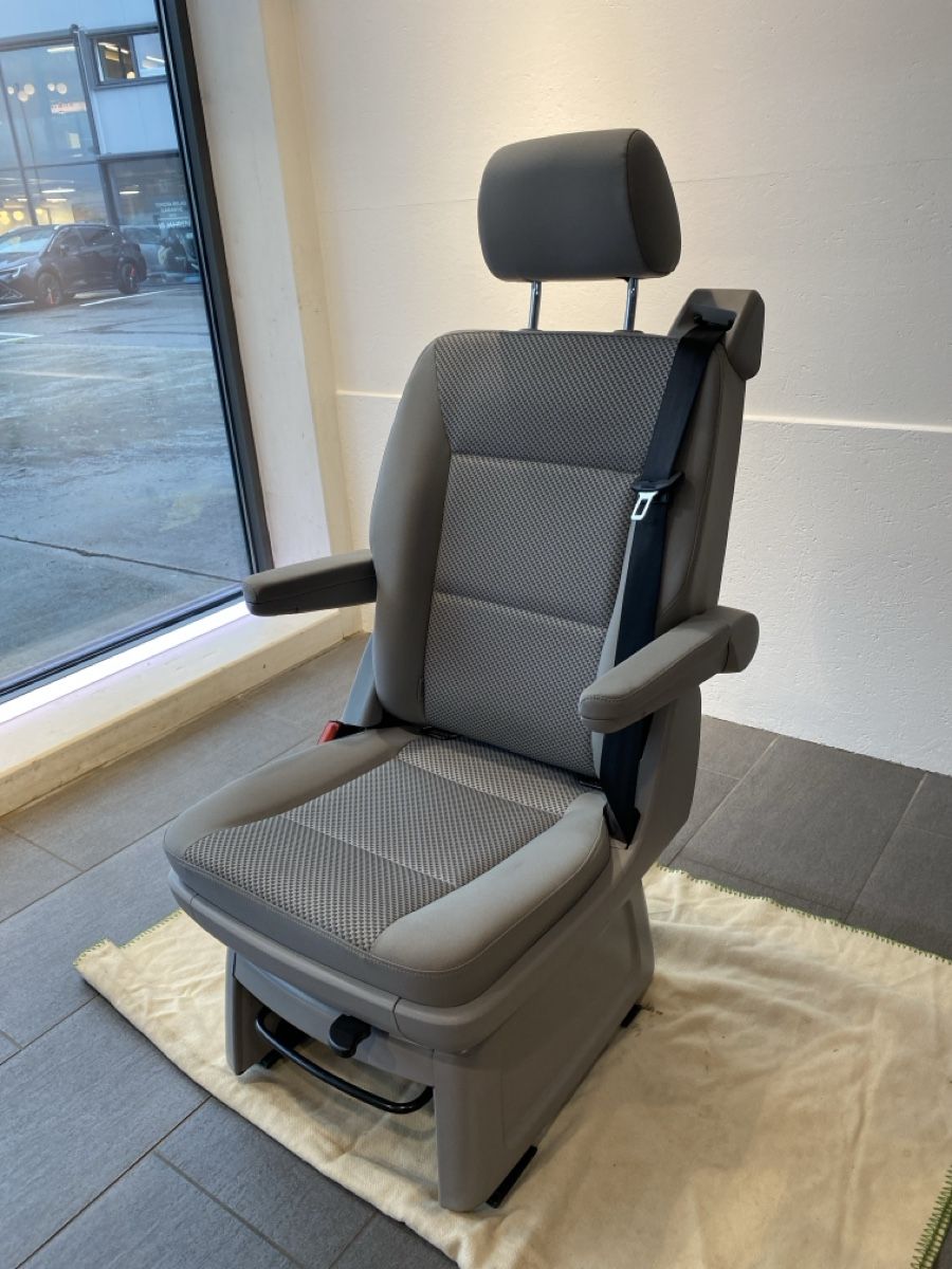 VW Tutti i ricambio: VW T6 / T6.1/ (T5) Drehsitz hinten Einzel – Usato da Altdorf UR venduto da speedrs9 1