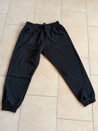 schwarze Jogginghose / Sweatpants bequem und sportlich