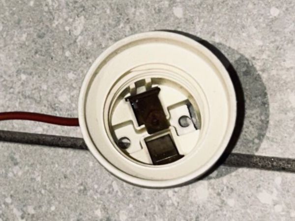 Lampade: Lampenfassung E27 – Usato da Hausen AG venduto da mb2023