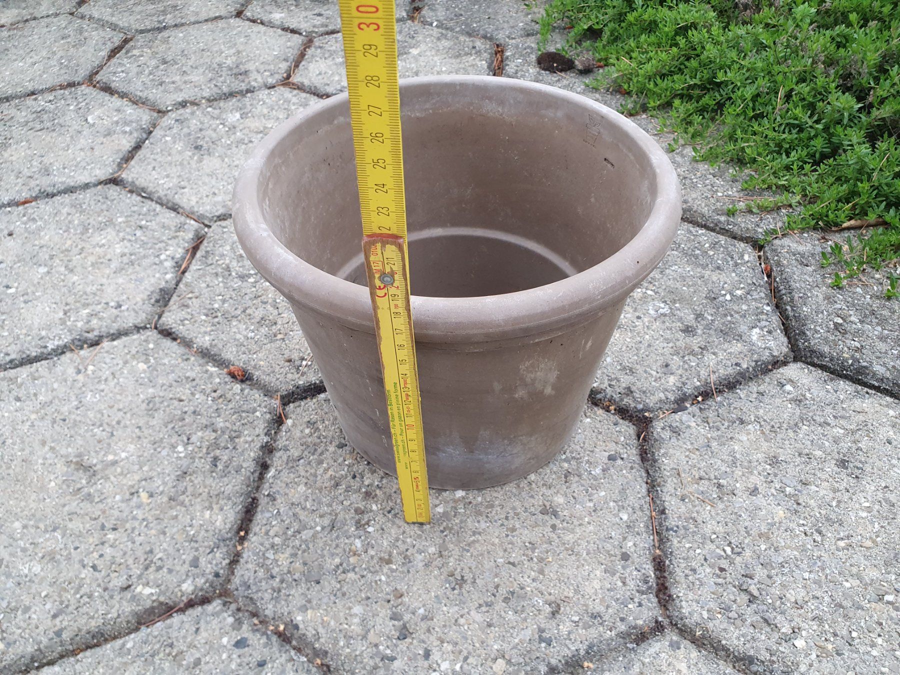 Pots de fleurs: Pflanzgefäss - Blumentopf – D'occasion à Steffisburg par C.Kreuzer 1