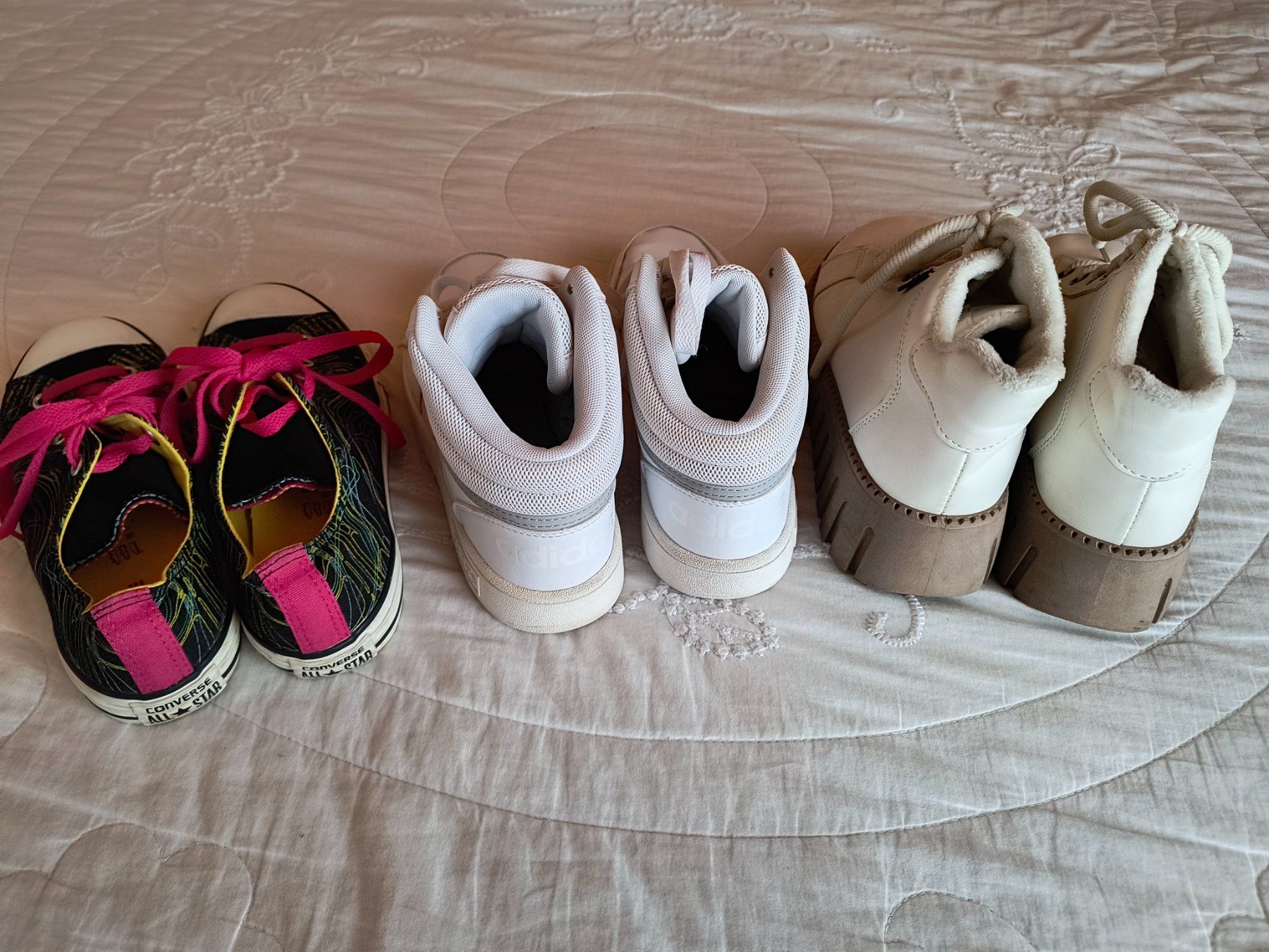 Adidas Chaussures femmes: 4 Paar Mädchen / Damen Schuhe Gr. 37 ab Fr 1.- – D'occasion à Neuhausen am Rheinfall par VALAMA 2