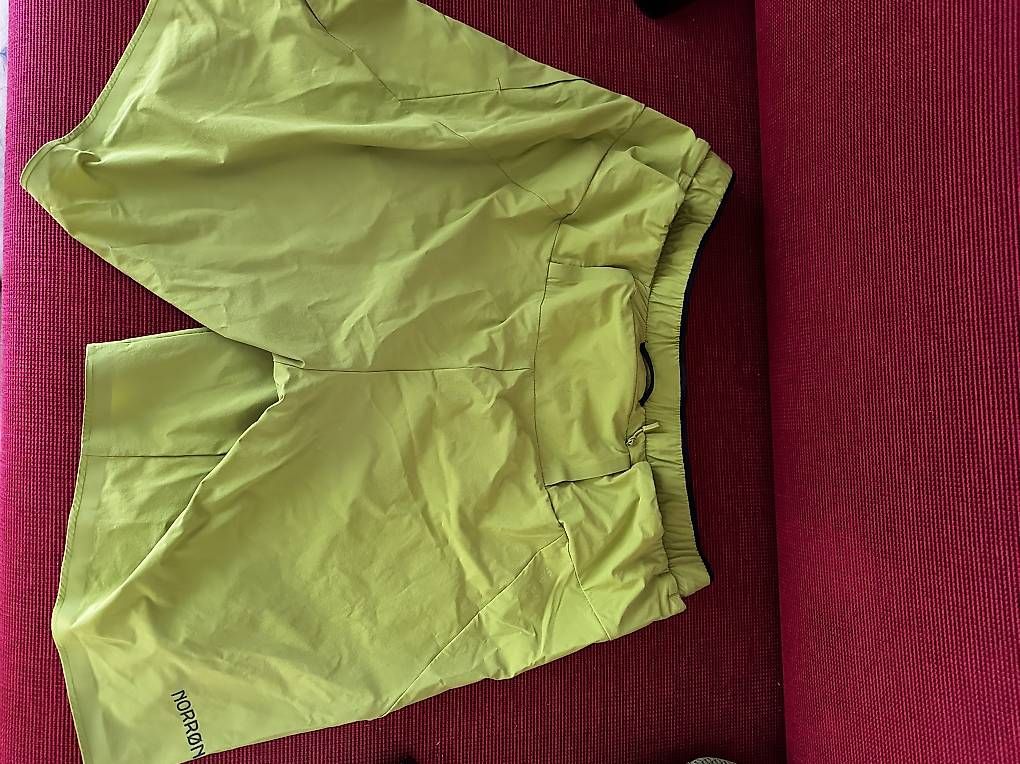 Pantaloni: Norröna Shorts Herren Grösse L Top – Usato da Zermatt venduto da ber_sdz7 1