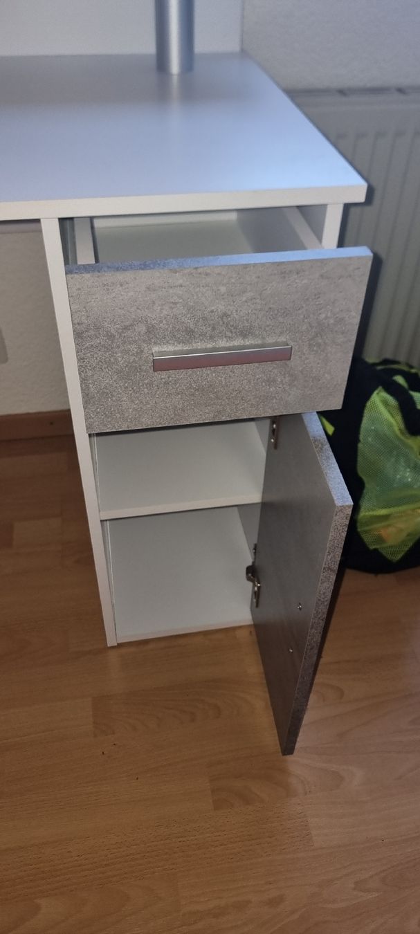 Bureaux: Bürotisch – D'occasion à Kappel SO par melinuessli 1