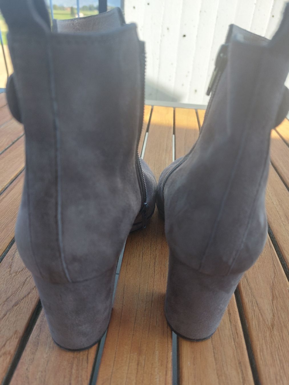 Unisa Scarpe da donna: Wildleder- Stiefeletten von unisa – Usato da Rain venduto da Lillyfra 1