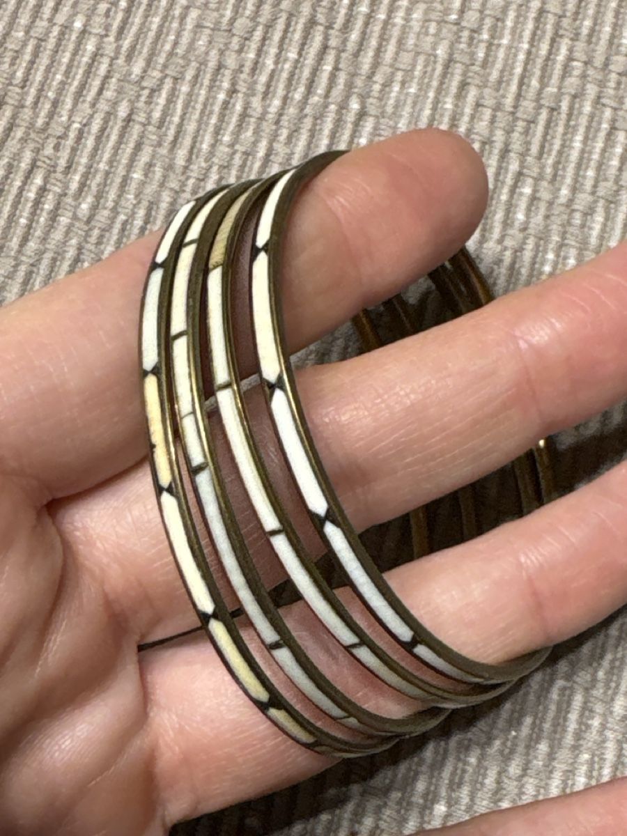 Bracciali & Braccialetti: 4 Armreif mit Muschel Einlage – Usato da Rümlang venduto da SchumBru10
