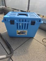Grosse, blaue Transportbox