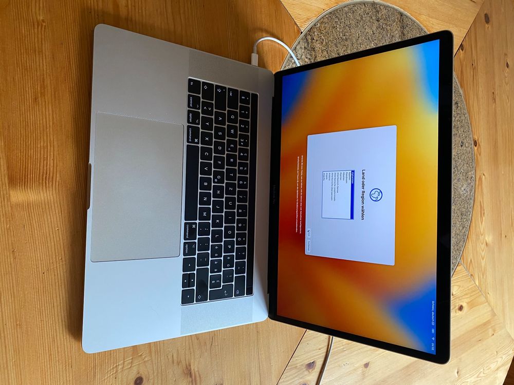 Macbook Pro 2017 mit neuem Akku! | Kaufen auf Ricardo
