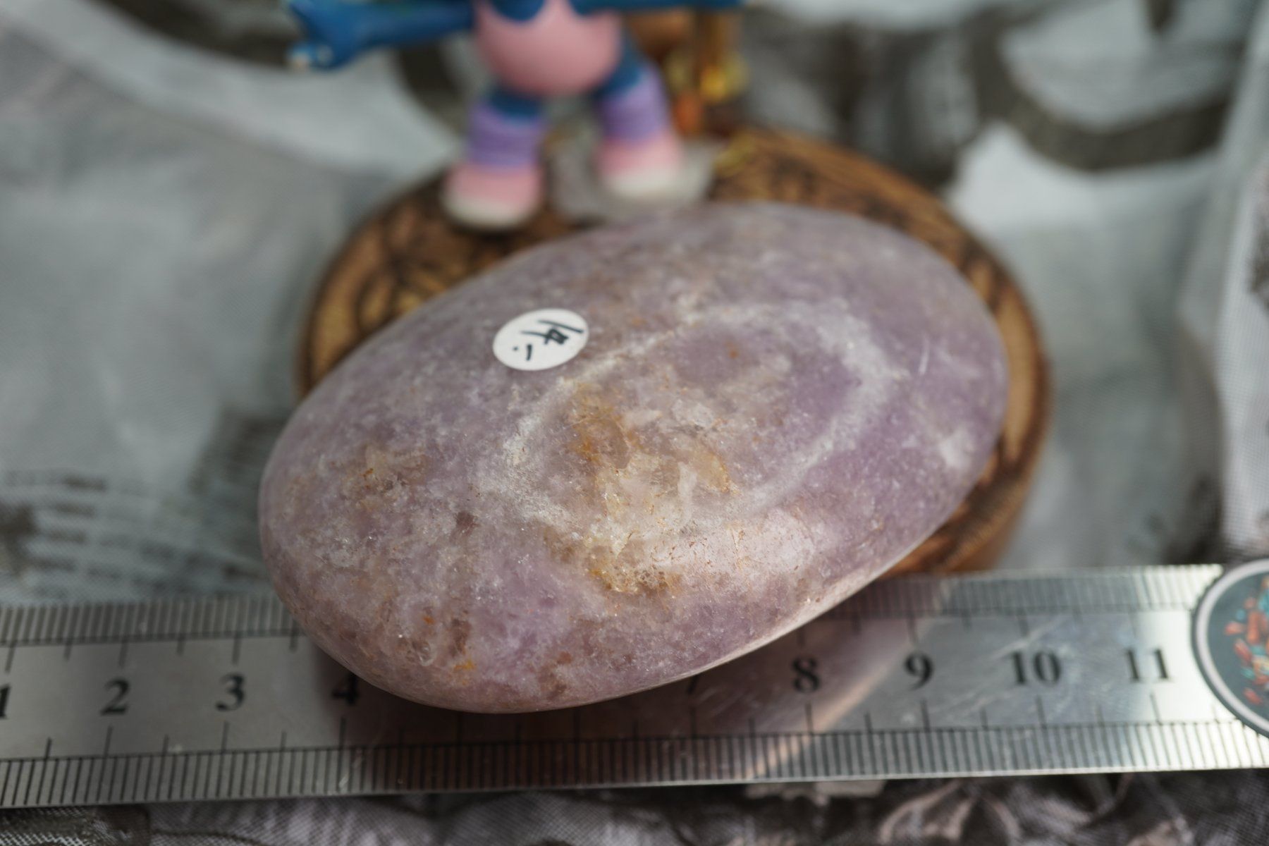 Minerali & Pietre curative: Lepidolith  Jumbo  Massagestein    70mm    ab 5.- – Nuovo e nell'imballaggio originale da Eschenbach SG venduto da topstone 1