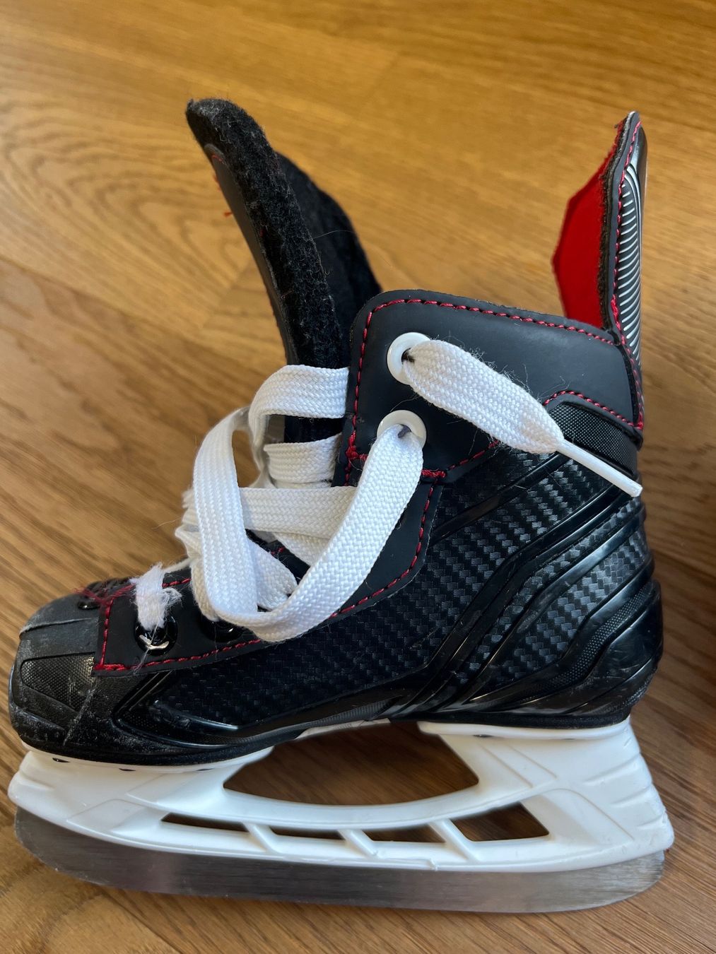 Bauer Schlittschuhe: Bauer Kinderschlittschuhe Y9 Grösse EU 27 – Gebraucht aus Grüningen von  1