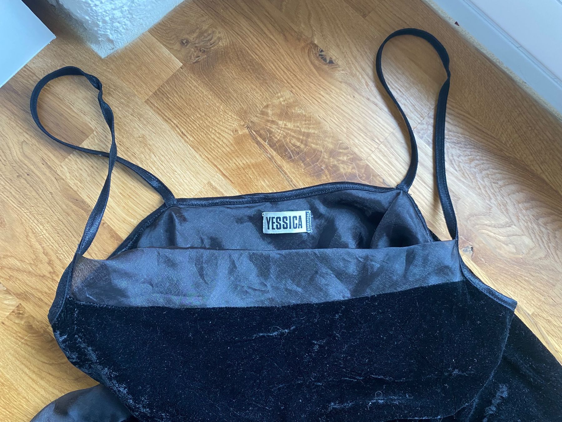 C&A Kleider: Black Velvet 90's Dress/ ROBE – Gebraucht aus pont-la-ville von dia_tt5h