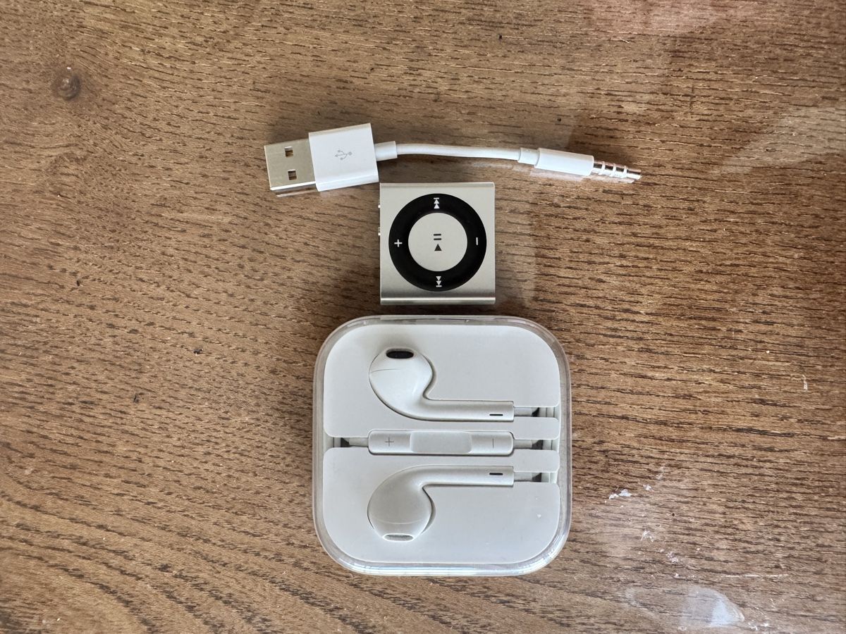 Apple Tragbarer Mediaplayer: Apple iPod Shuffle 4.Gen mit Kopfhörer – Gebraucht aus Dietikon von Leodnd 1