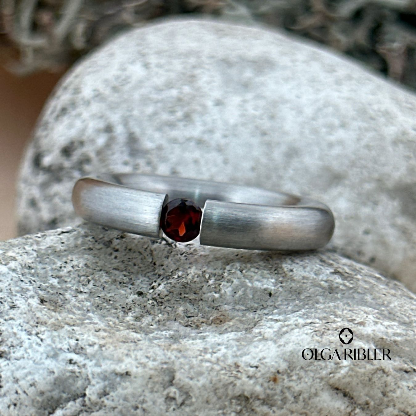Olga Ribler Ringe: Edelstahl Pneu Ring mit Granate Ringgrösse 50 – Neu (gemäss Beschreibung) aus Luzern von Schmuckoutlet 4