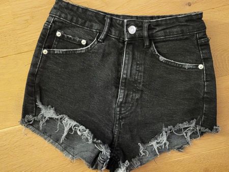 Zara Jeans kurz Gr 32