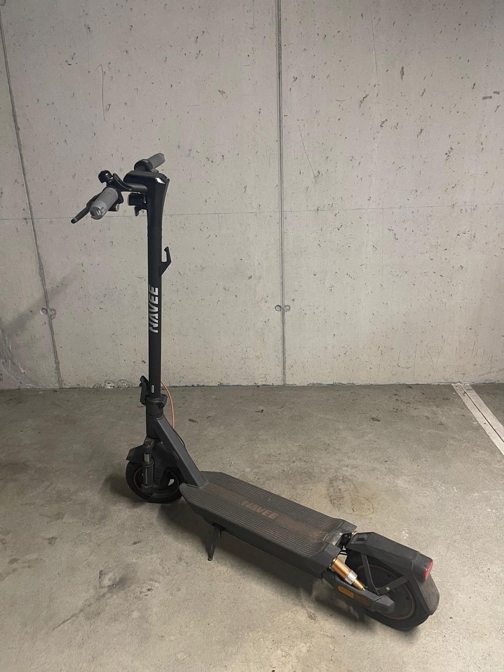 Kickboard: Monopattino elettrico / e-scooter NAVEE – D'occasion à Stabio par nin_syk6