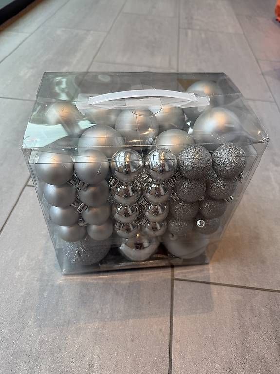 Toutes les décorations: Christbaumkugeln, Weihnachtskugeln, Kunststoff, silber – D'occasion à Zürich par anaseitz 1