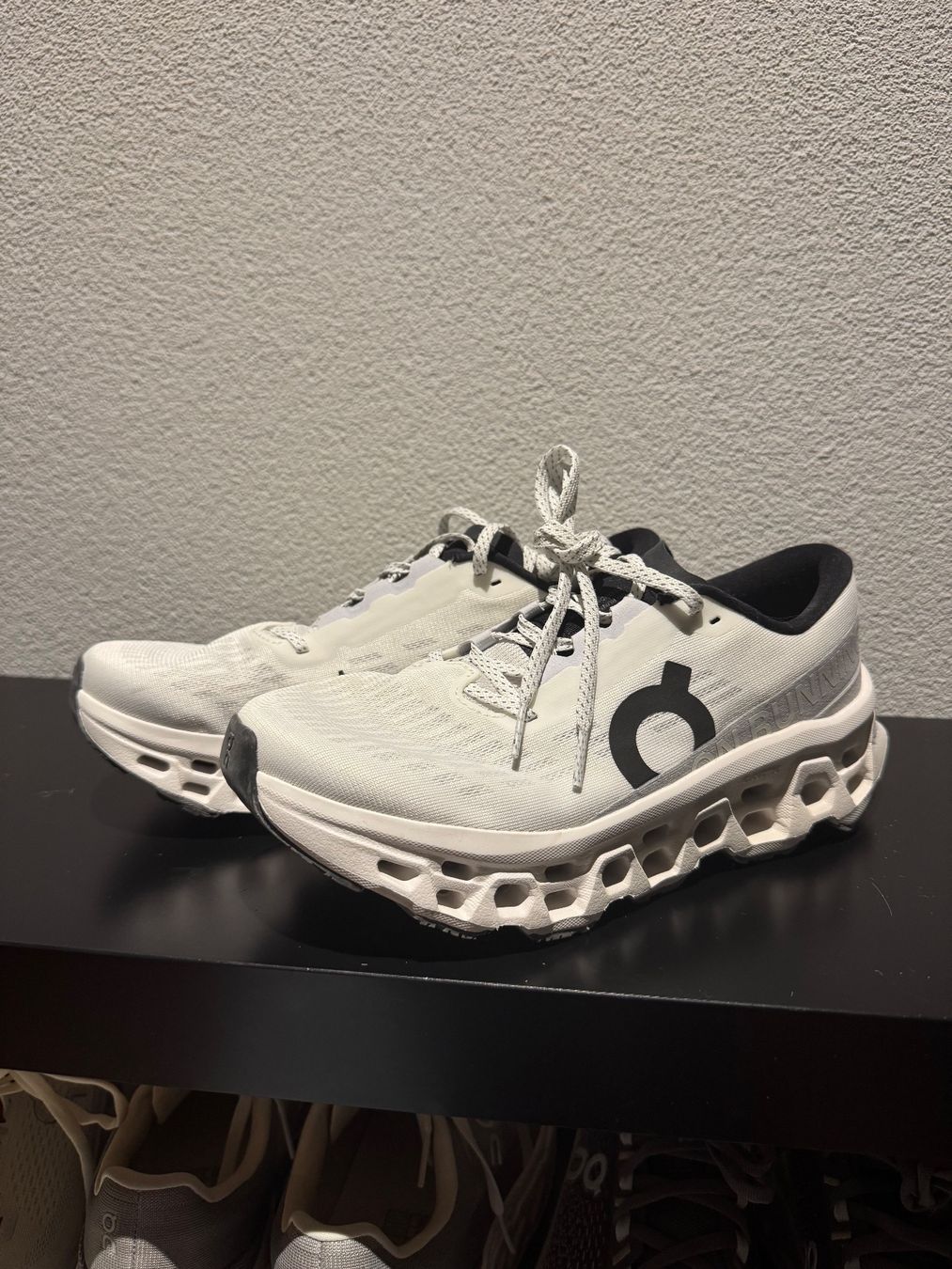 On Chaussures femmes: On Cloudmonster 3 – D'occasion à Zürich par SNovo
