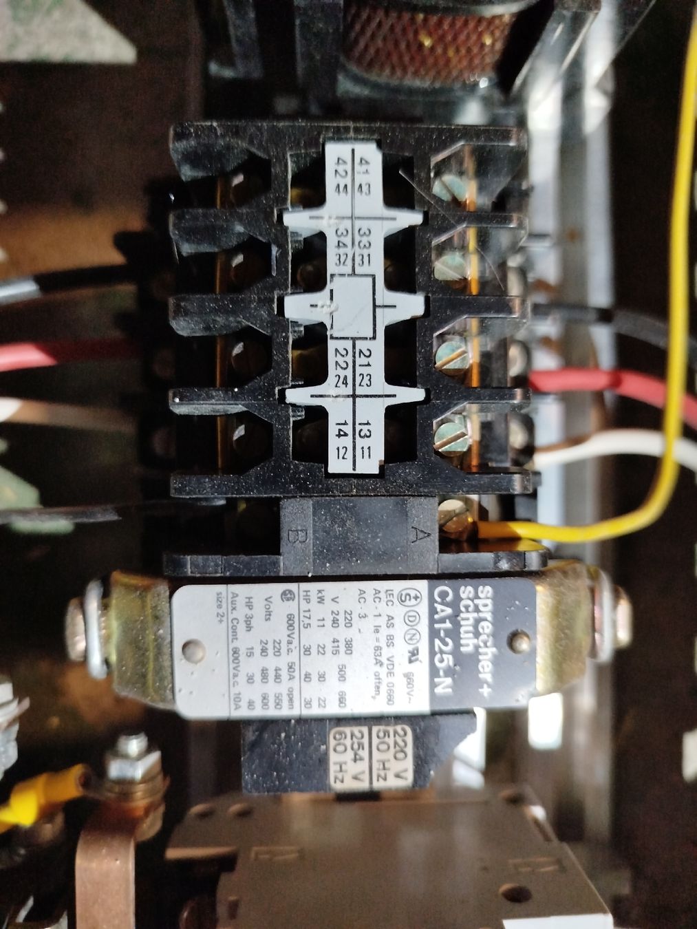 Alimentazione elettrica: altes Strom Tableau  – Usato da Leutwil venduto da Tisul 4