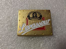 Ansteckpin 201: Pierre Levasseur